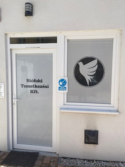 Siófoki Temetkezési Kft. irodája, galambos logóval.