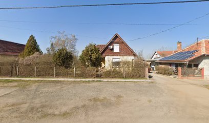 Temetkezési szolgáltató iroda épülete kerttel.