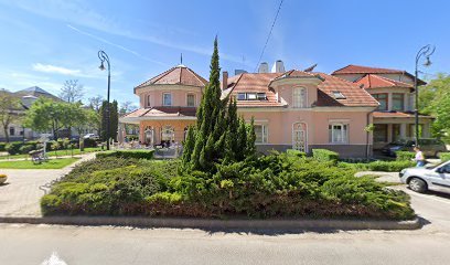 Temetkezési szolgáltató iroda épülete, kellemes környezetben.