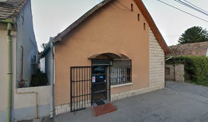 Temetkezési szolgáltató iroda épülete, diszkrét megjelenéssel.