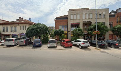 Temetkezési szolgáltató iroda épülete parkoló autókkal.