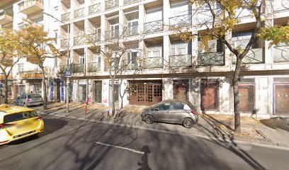 Temetkezési szolgáltató iroda épülete utcáról fotózva.