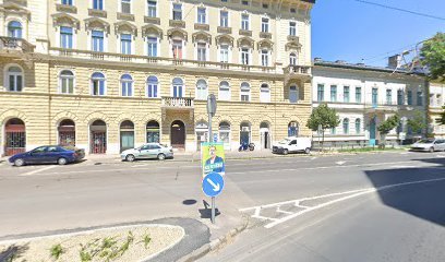 Temetkezési szolgáltató iroda utcáról készült képe.