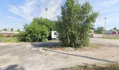 Temetkezési szolgáltató telephely: parkoló és növényzet.
