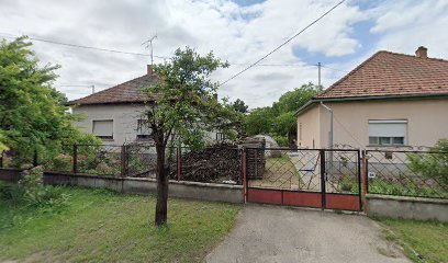 Két családi ház egymás mellett, temetkezési szolgáltató székhelye lehet.